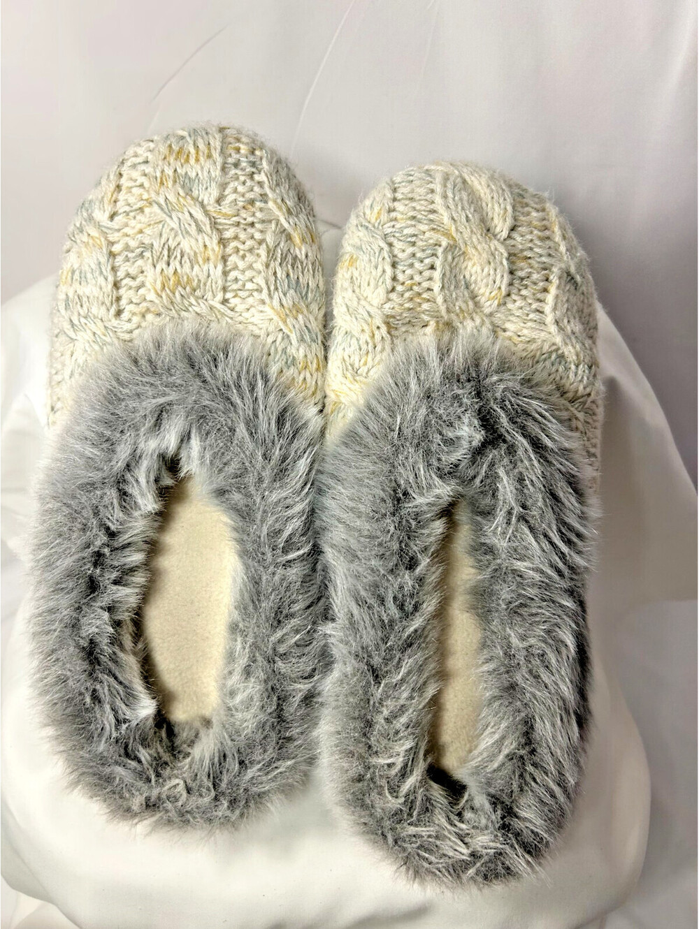 Dearfoams Womens Space Dye Cable Knit Clog Slippers Faux Fur Gray Cream Sz 9-10